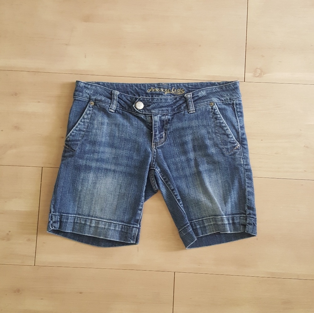 American Eagle size 4 short